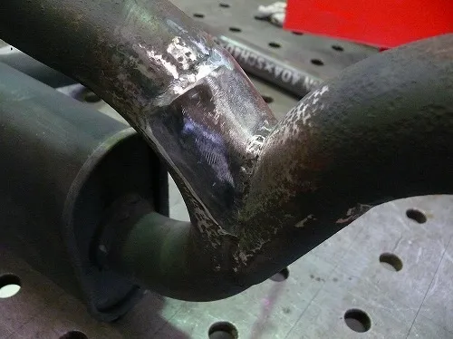 鉄製マフラーの穴あき補修